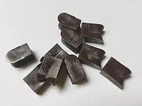 Ласточка Хоффмана <Д> Шпонка Ласточкин хвост без заглушки №8 (тем. коричнев) (1 упак= 1000 шт) <1/12>